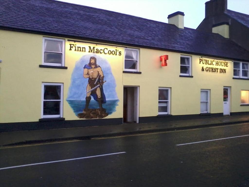 Finn Maccools Public House & Guest Inn Bushmills Bagian luar foto